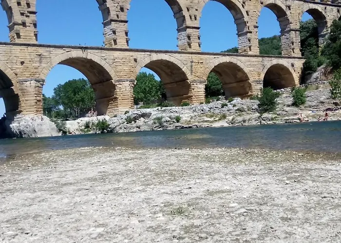 Sous La Treille Nyaraló Saze